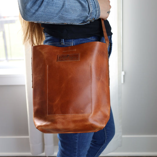 Rivet Tote Distressed Walnut